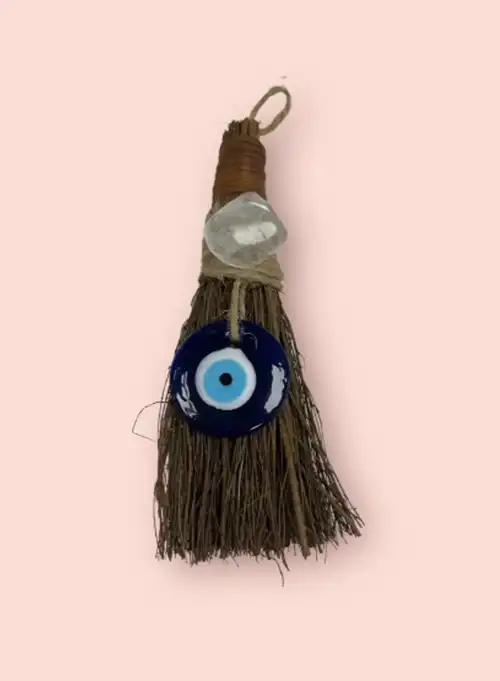 Escobita de proteccion de mal de ojo