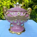 Sopera de Obá Rosada con Detalles Dorados – Recipiente Espiritual y Decorativo Yoruba