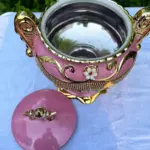 Sopera de Obá Rosada con Detalles Dorados – Recipiente Espiritual y Decorativo Yoruba - Imagen 2