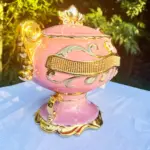 Sopera de Obá Rosada con Detalles Dorados – Recipiente Espiritual y Decorativo Yoruba - Imagen 4