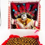 Muñeco Indio con Accesorios – Representación Espiritual de Protección, Guía y Sabiduría Ancestral - Imagen 2